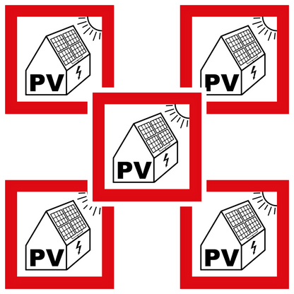 Vierkante PV sticker 2x2 cm NEN 1010, rood PV-pictogram met huis, zonnepanelen en spanningsteken