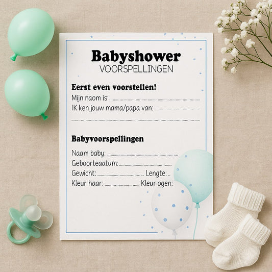 Mintgroene babyshower invulkaart plat op linnen doek met mint ballonnen, gipskruid en witte babysokjes