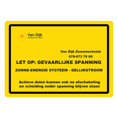 Waarschuwingssticker zonne-energie gelijkstroom 74 x 52 mm met een eigen logo en de bedrijfsnaam met telefoonnummer ernaast