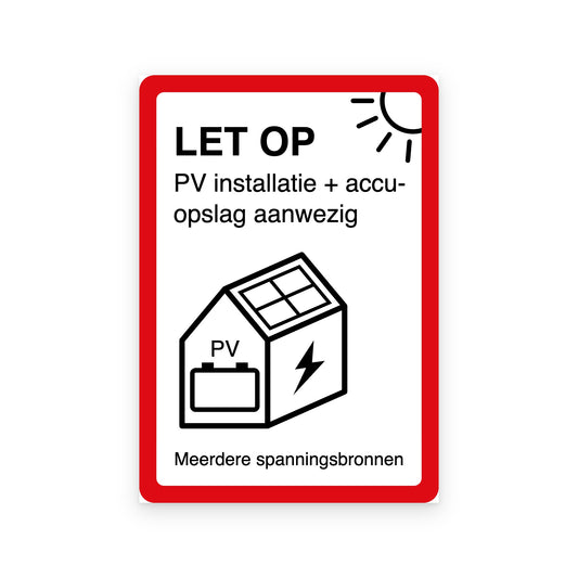 PV en accu sticker NEN 1010: PV installatie + accu-opslag aanwezig, huis met zonnepanelen en accu