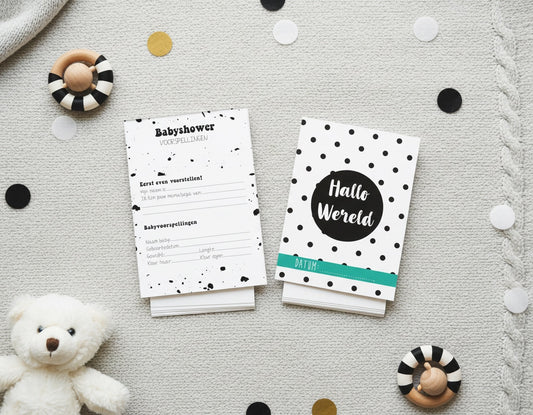 Babyshower pakket zwart-wit sfeerfoto met Hallo Wereld kaart